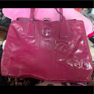 COACH purple patent Leather Clasp Handbag PRETTY